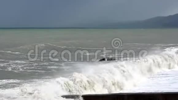 索契黑海风暴视频的预览图
