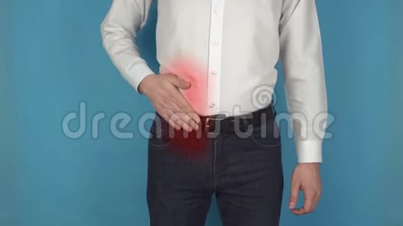 肾结石病人因阑尾炎而疼痛肝硬化的概念感染肝炎或蠕虫的人视频的预览图