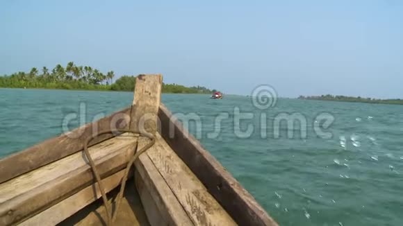缅甸Kangyi河沿岸的当地船游视频的预览图
