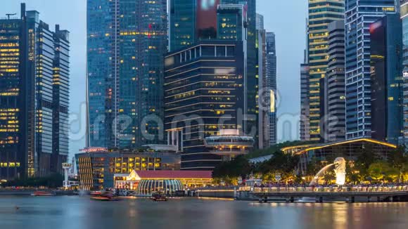 令人叹为观止的新加坡城市夜景摩天大楼日夜流逝视频的预览图