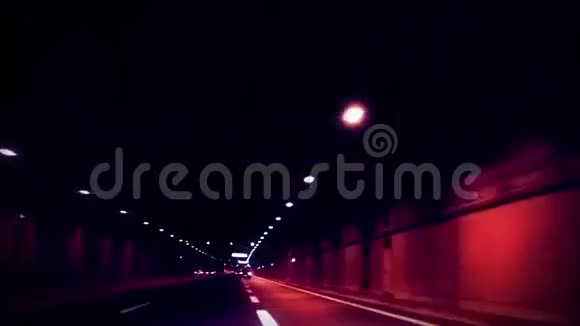 夜间驾车视频的预览图