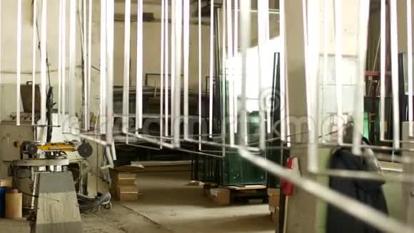 该车间为生产和制造PVC窗金属框架挂在车间以进一步组装视频的预览图