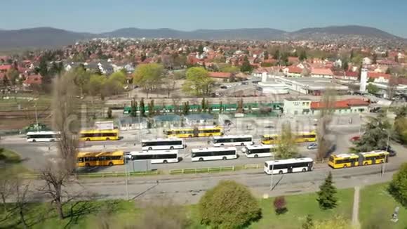 匈牙利Szentendre2020年4月8日空城间公交服务站视频的预览图