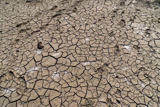 夏天干涸的土地图片素材免费下载