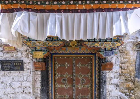 西藏拉萨民居的门饰图片素材免费下载