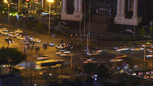 航拍城市夜景道路交通街景车流4k素材视频的预览图