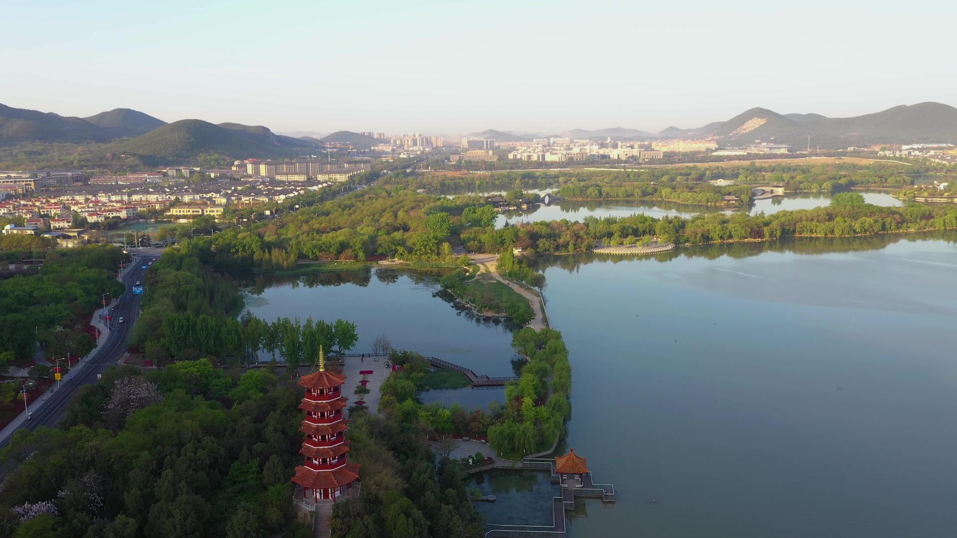 航拍5A景区云龙湖全景视频视频的预览图