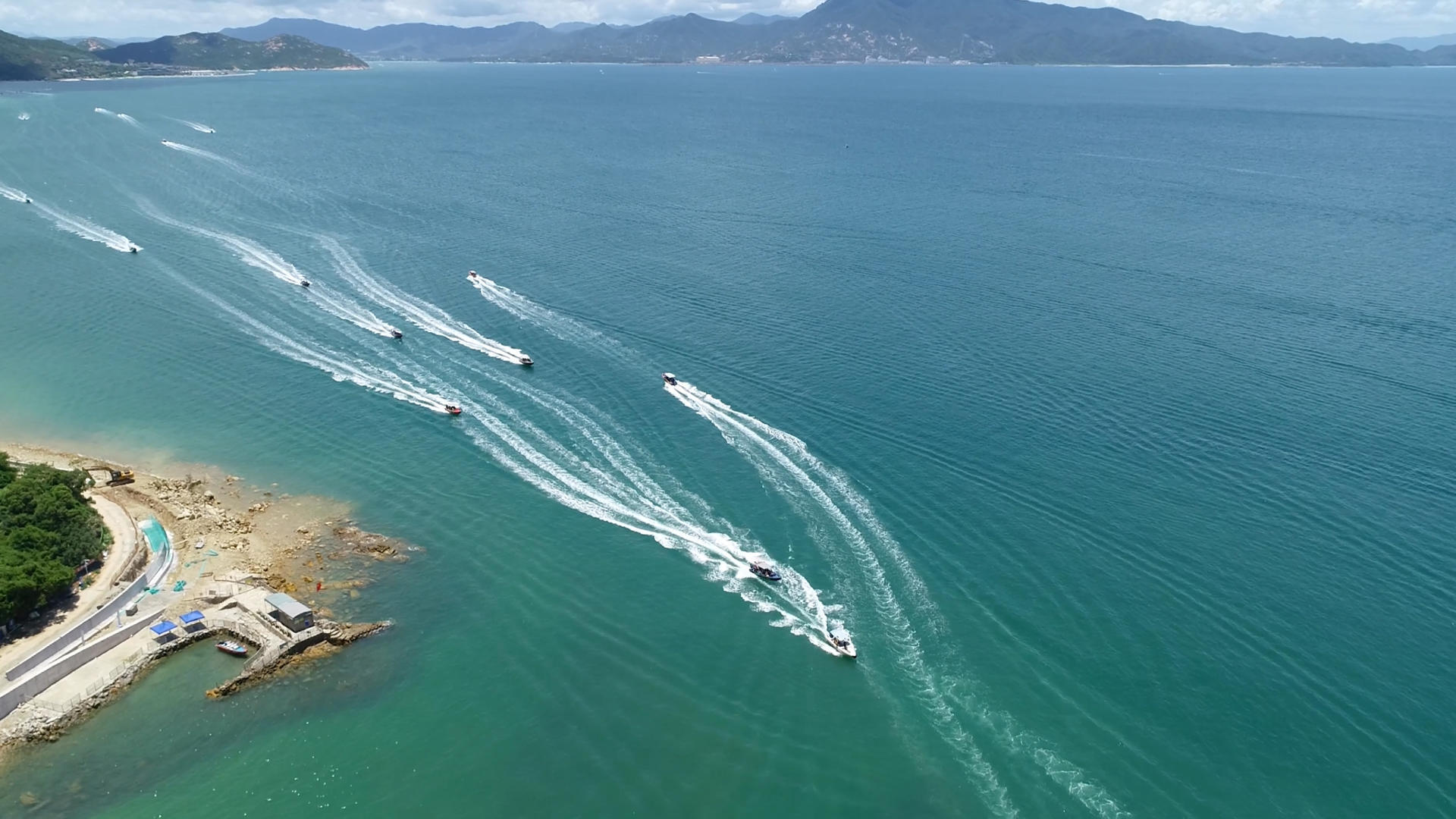 4k深圳鹿嘴山庄大海中的快艇视频的预览图