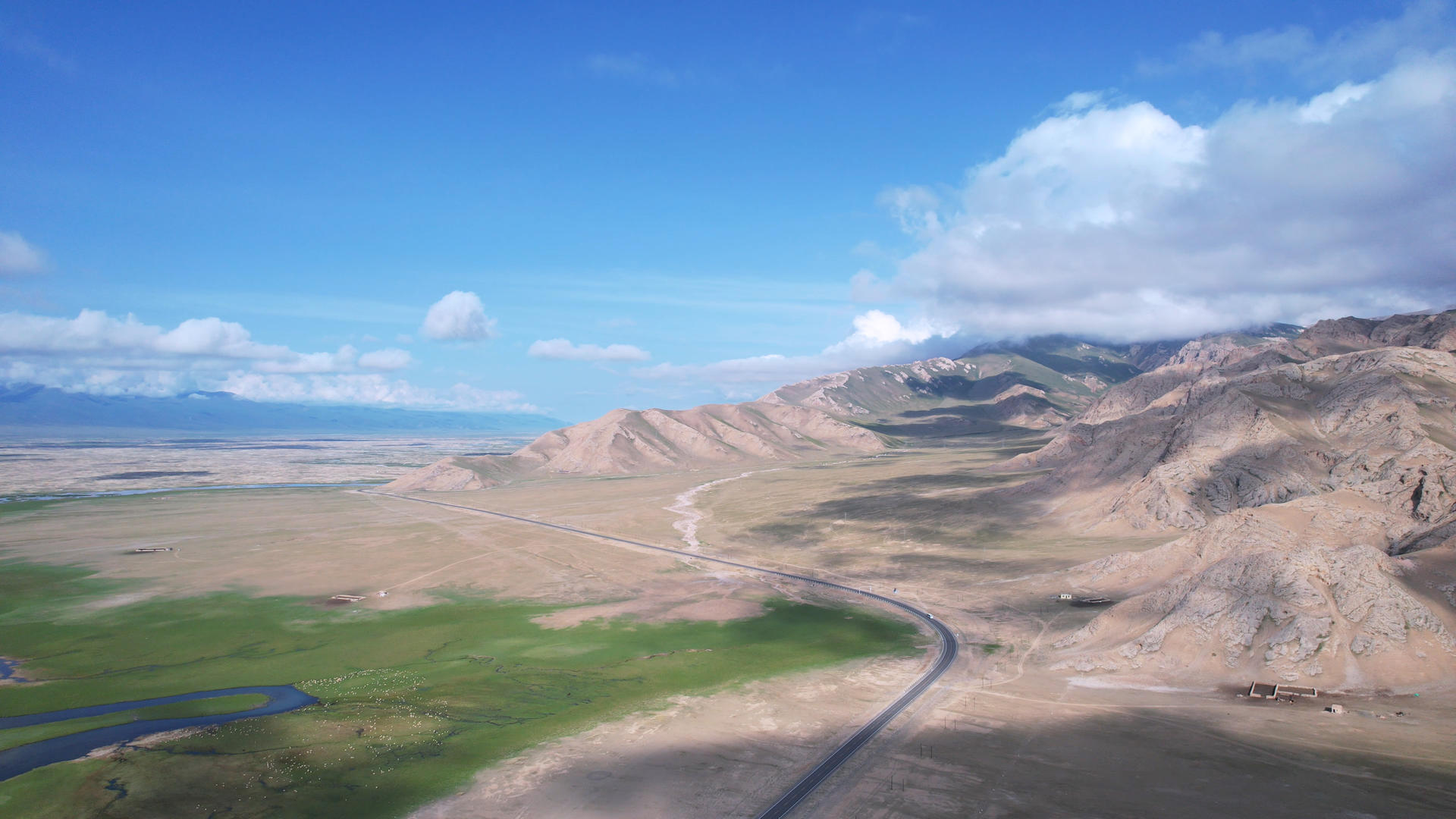 新疆独库公路自然风光4k素材视频的预览图