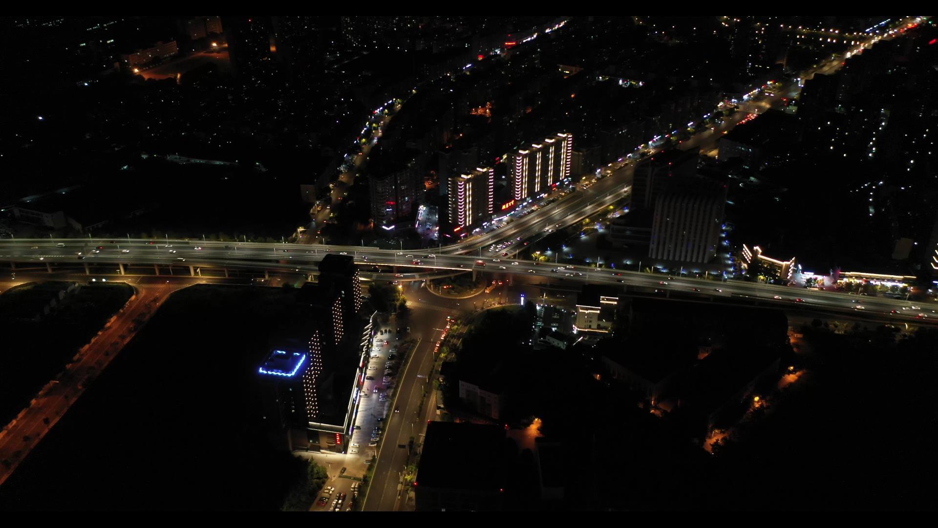 南京城江宁双龙大道夜景4K航拍视频的预览图