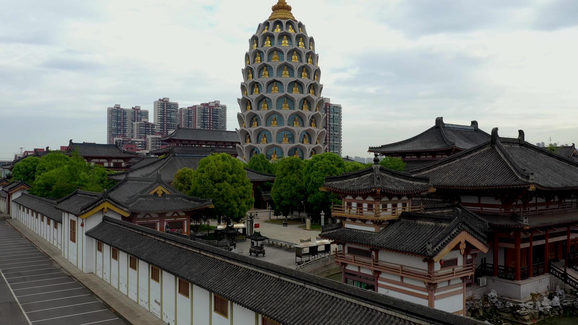 航拍5A景点常州淹城宝林禅寺建筑视频视频的预览图