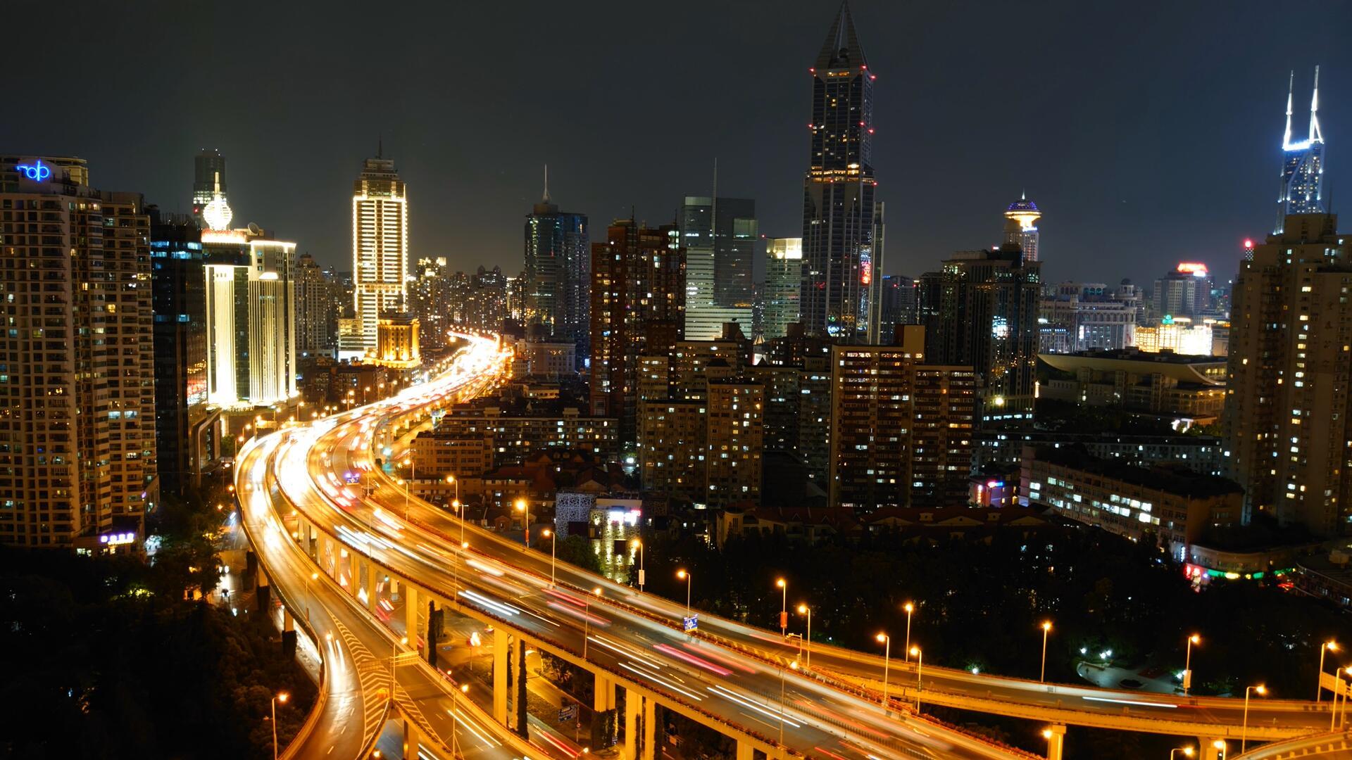 上海南北高架桥夜景车流延时视频的预览图