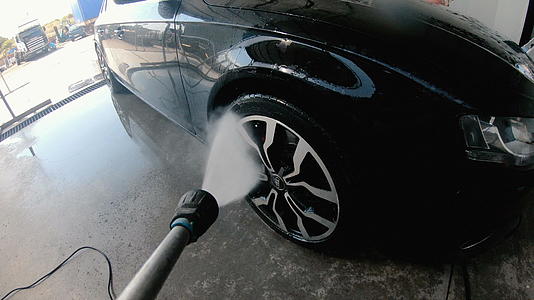 在洗车和洗车服务中使用压水清洗和清洗视频的预览图