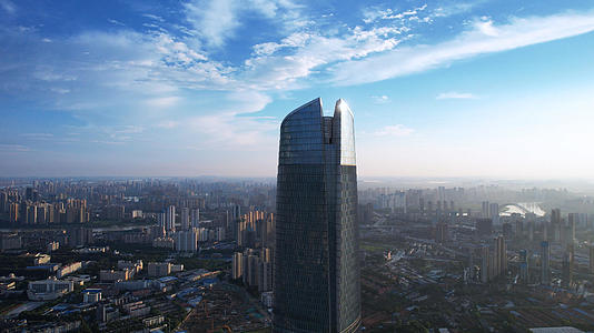 航拍城市武汉中心大厦蓝天白云地标天际线高楼4k素材视频的预览图