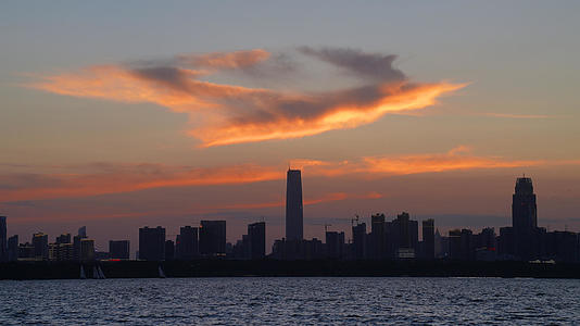 延时摄影城市地标天际线高楼建筑天空晚霞夕阳4k素材视频的预览图