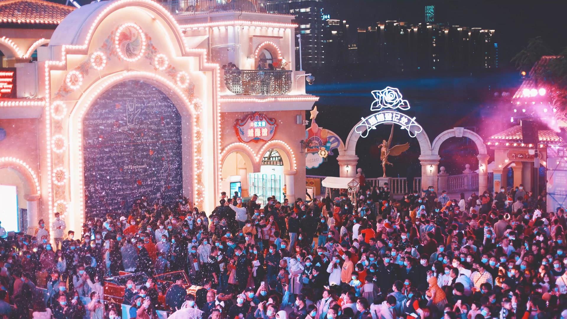 新年庙会跨年城市夜景人流视频的预览图
