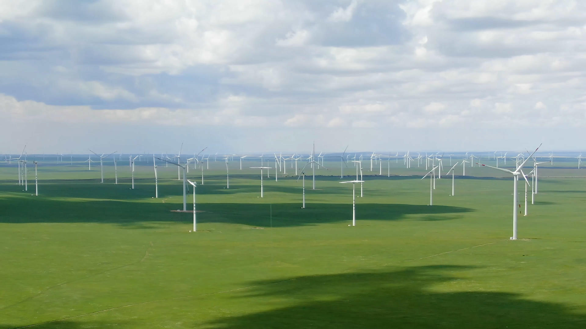 航拍呼伦贝尔大草原视频的预览图