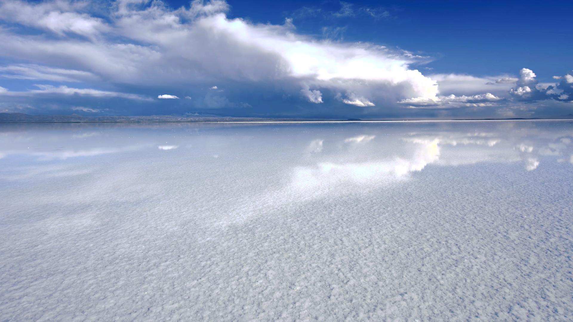 8K盐湖蓝天白云延时视频的预览图