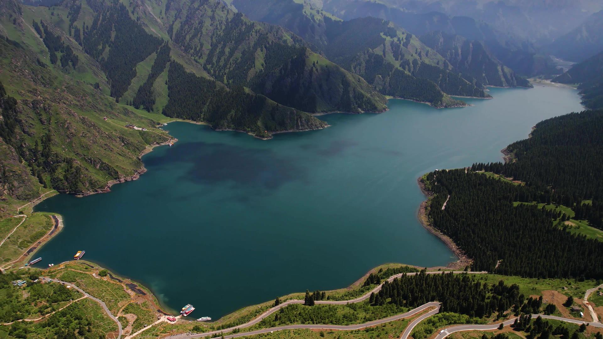 航拍5A新疆天山天池景区大天池全貌视频视频的预览图