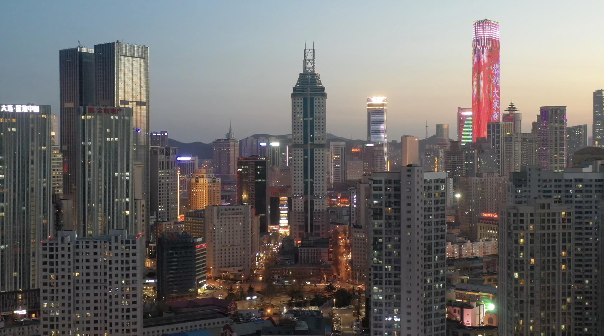 大连城市夜景航拍4K视频视频的预览图