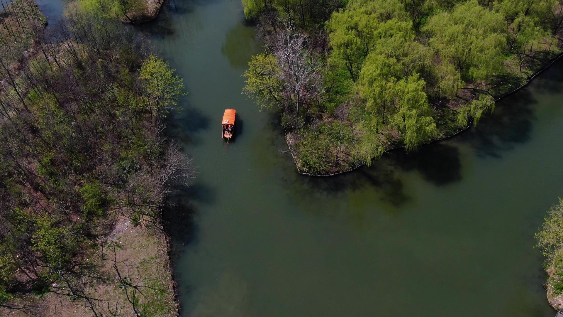 江苏5A景点溱湖国家湿地公园河道泛舟视频视频的预览图