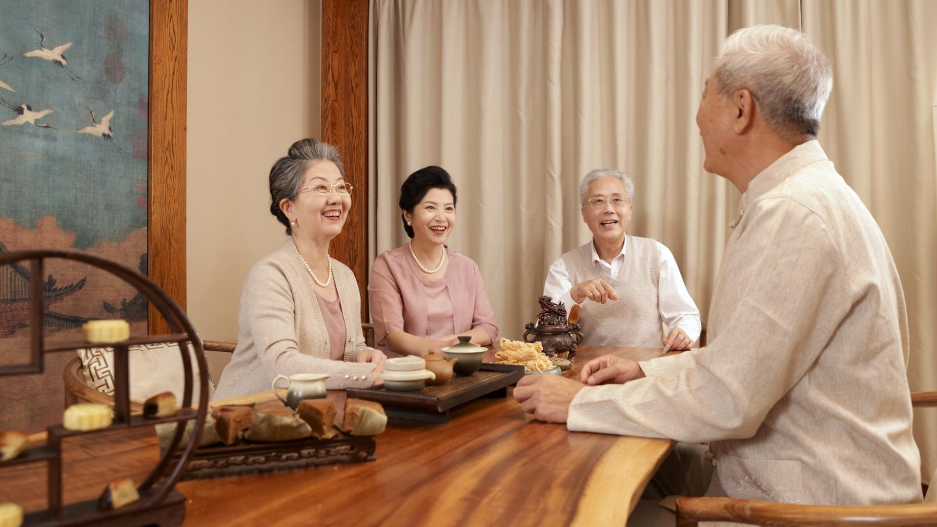 老年人分享下午茶糕点视频的预览图