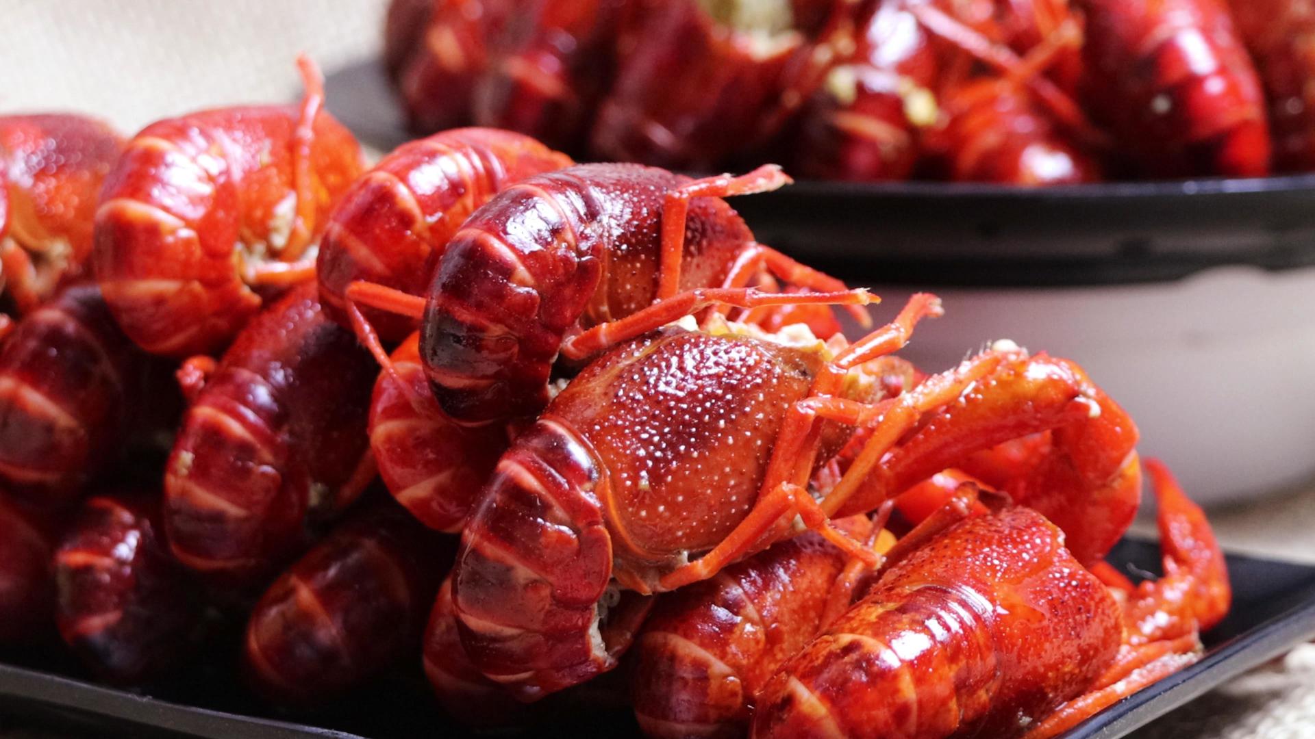 4K小龙虾美食美食实拍视频视频的预览图