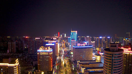 繁华城市夜景4K航拍视频的预览图