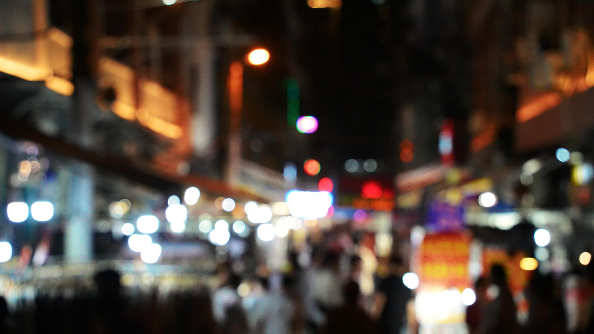 城市街头夜晚逛街购物络绎不绝的游客街景4k素材视频的预览图