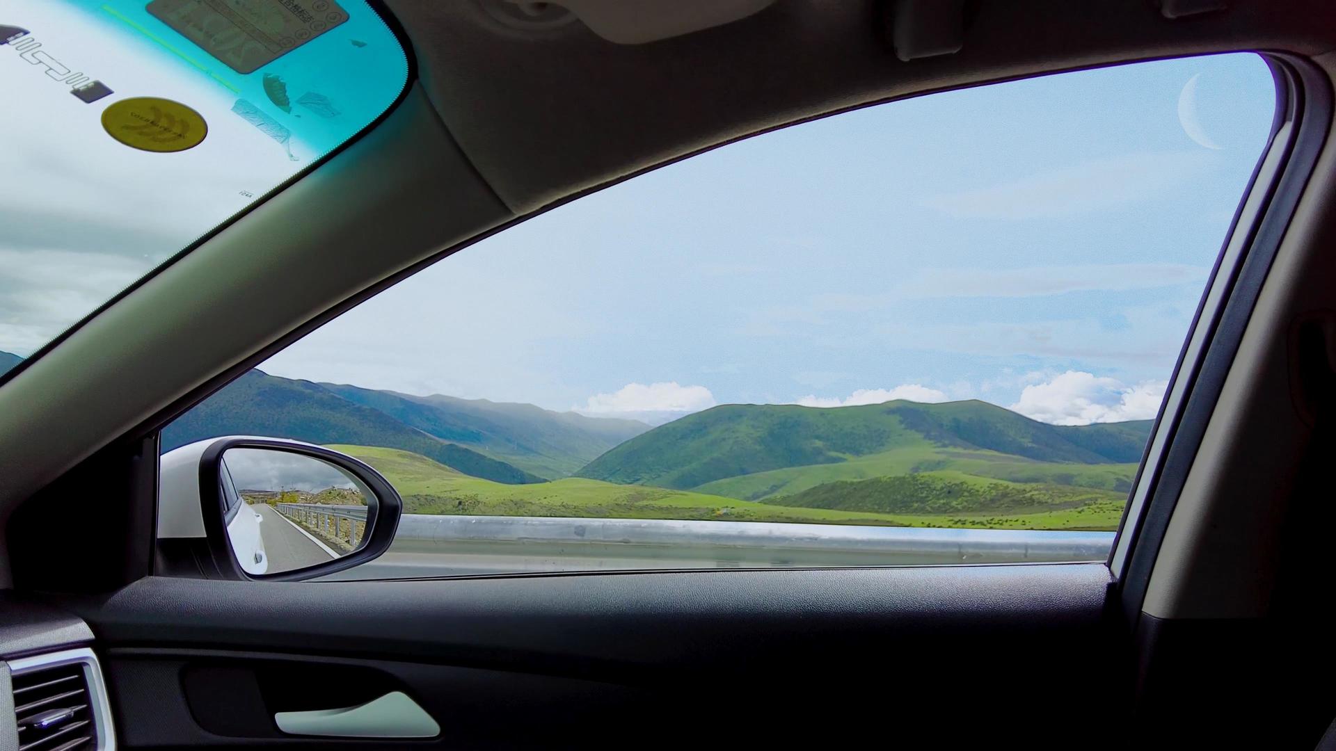 自驾游汽车窗外风光视频的预览图