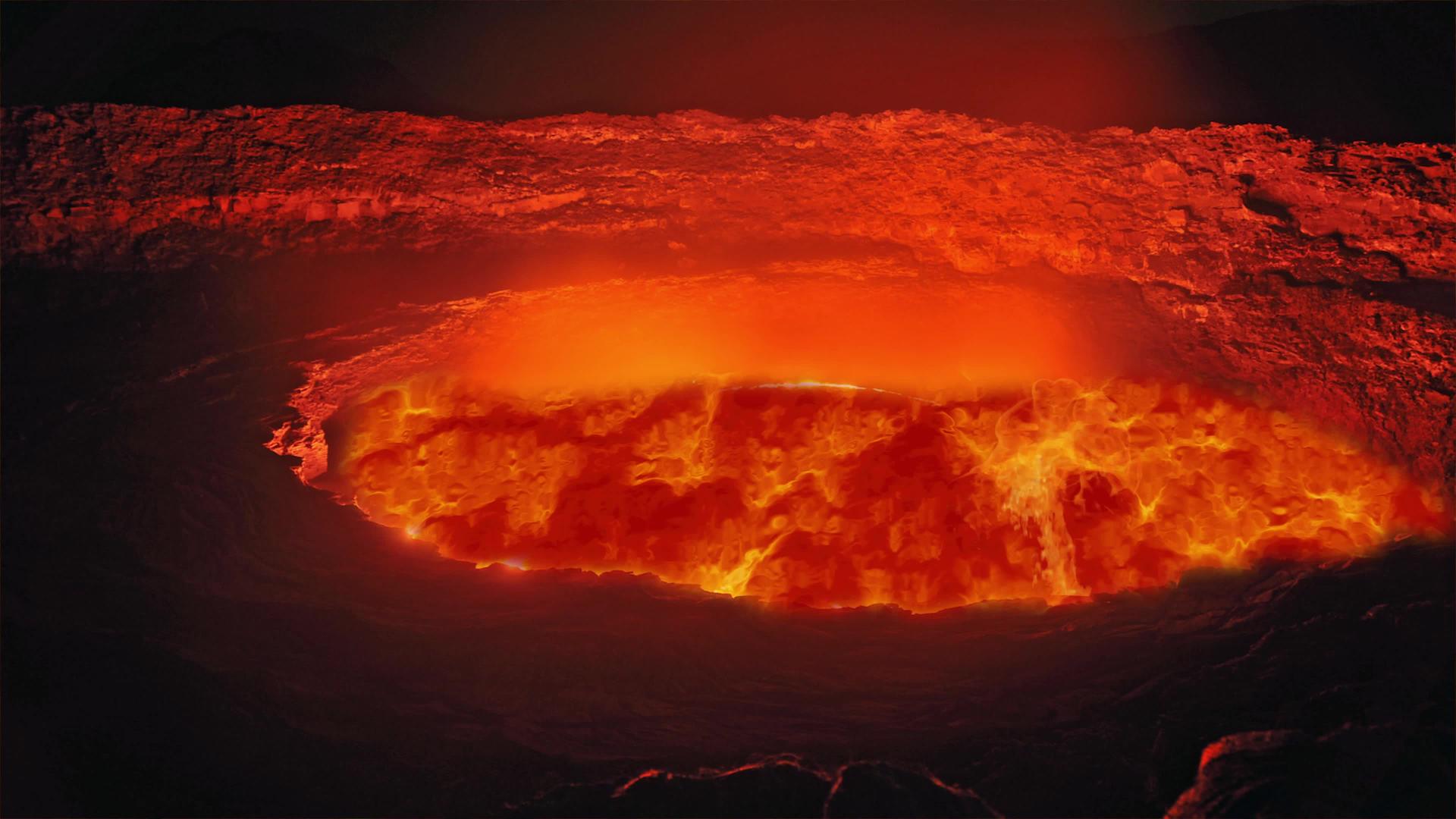 从火山顶部流出的红色熔岩视频的预览图
