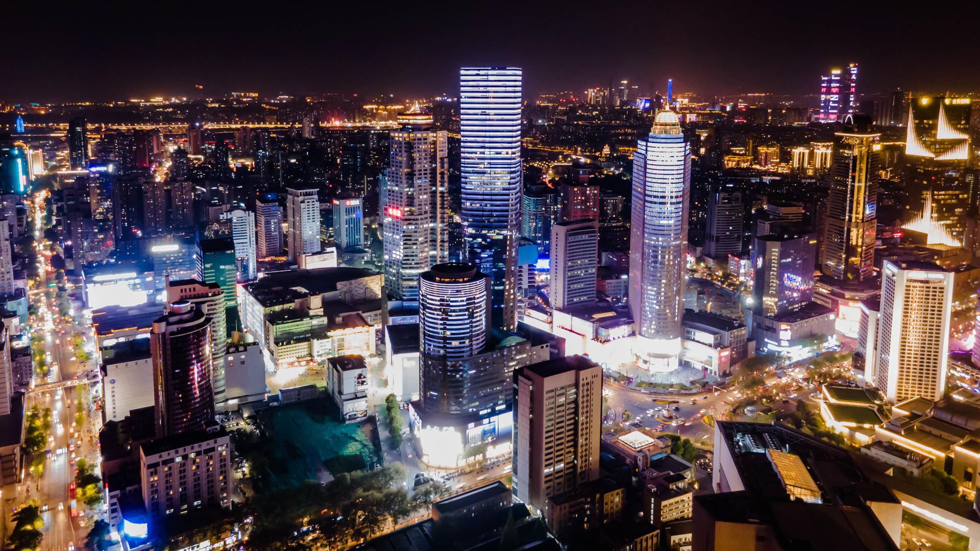 4K航拍南京金融中心夜景延时摄影视频的预览图