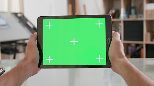 商务会议讨论了绿屏平板电脑视频的预览图