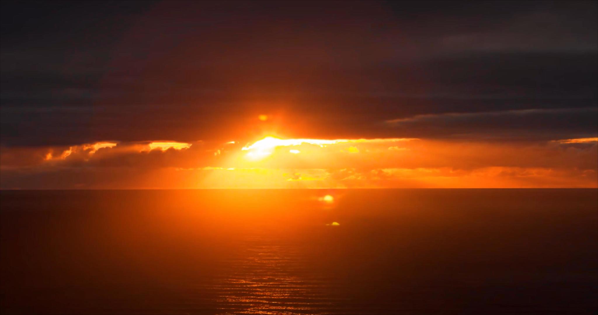 4K上帝之光耶稣光大海日落延时视频的预览图