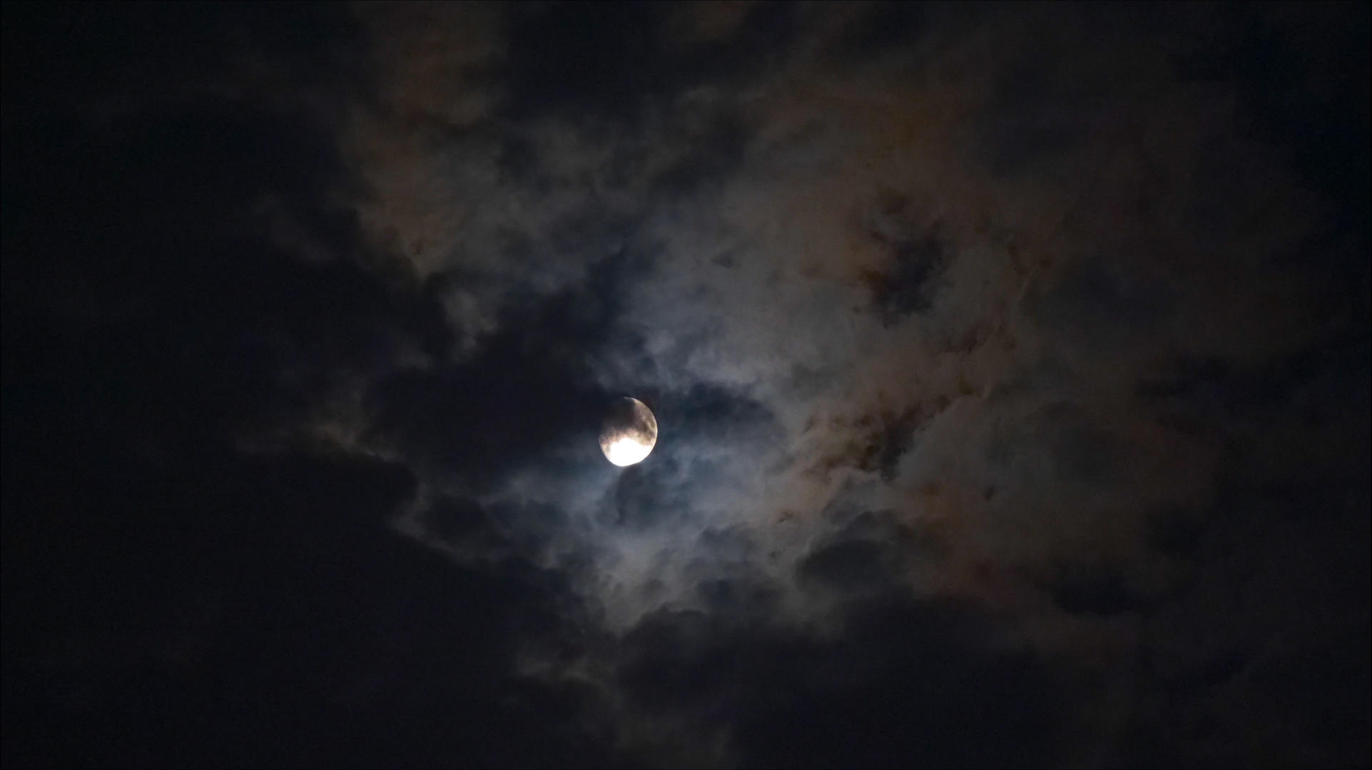 4k夜晚的月亮视频的预览图