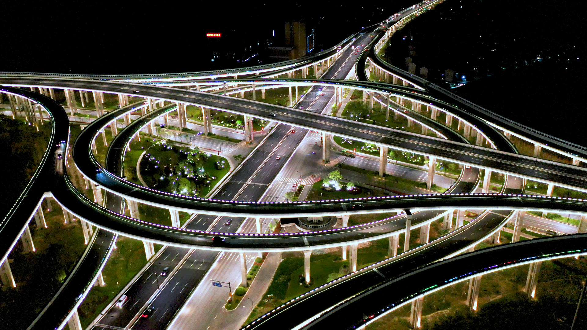 4K航拍城市立交桥夜景视频的预览图