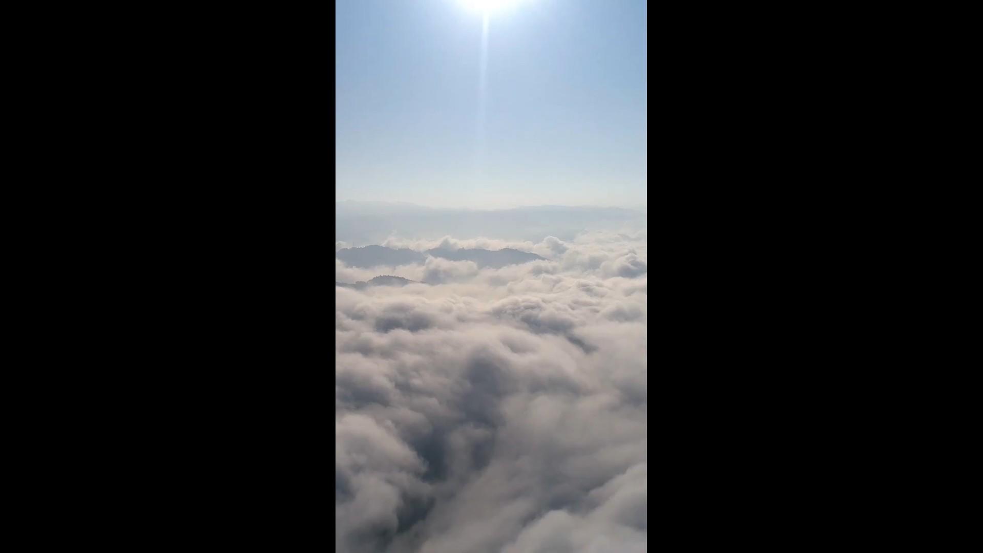云朵天空相册背景视频的预览图