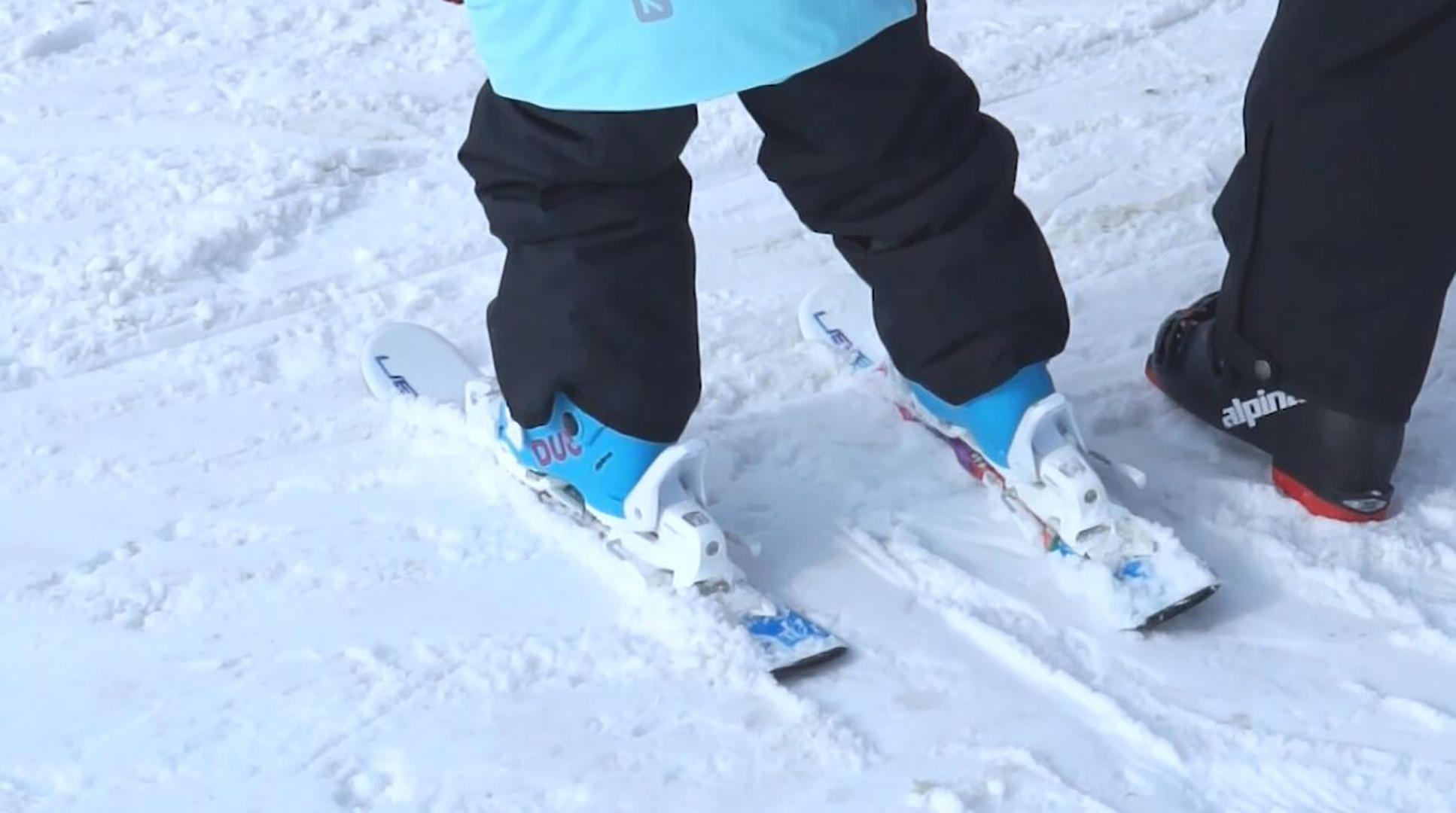 冬季冰雪运动视频的预览图