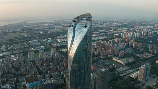 4K航拍江苏第一高楼苏州国金中心视频的预览图
