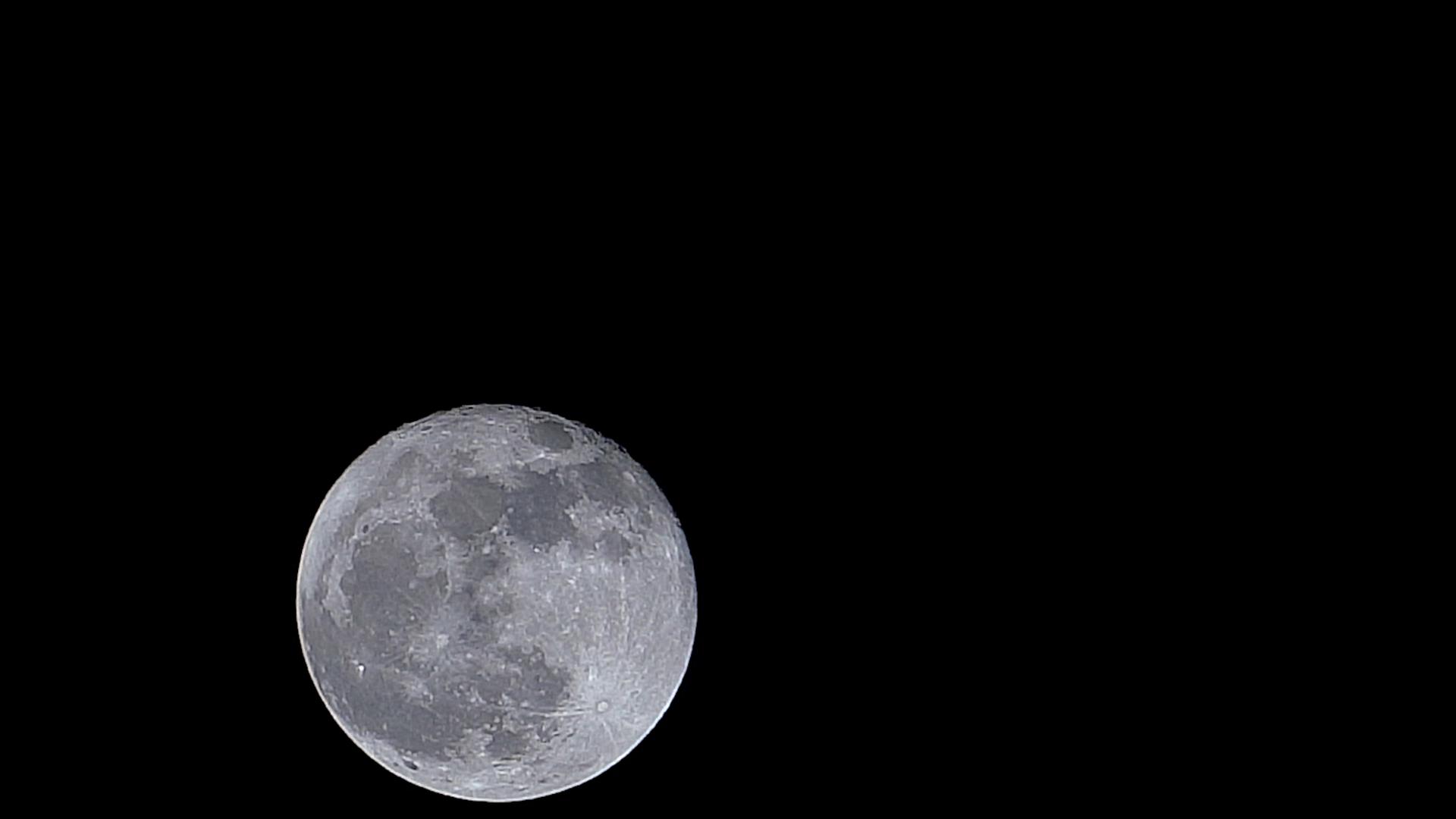 8k满月和云月圆之夜月亮视频的预览图
