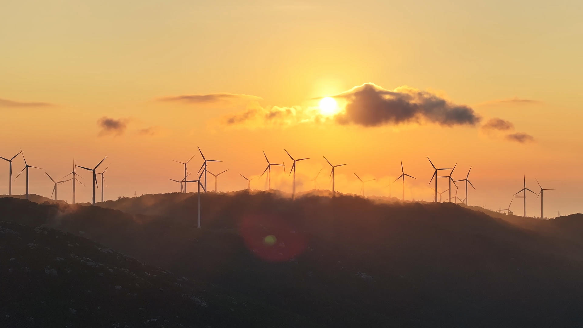 南澳岛日出时4K汕头风力发电机视频的预览图