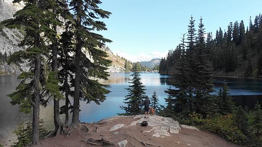 4K高山湖泊西雅图视频的预览图
