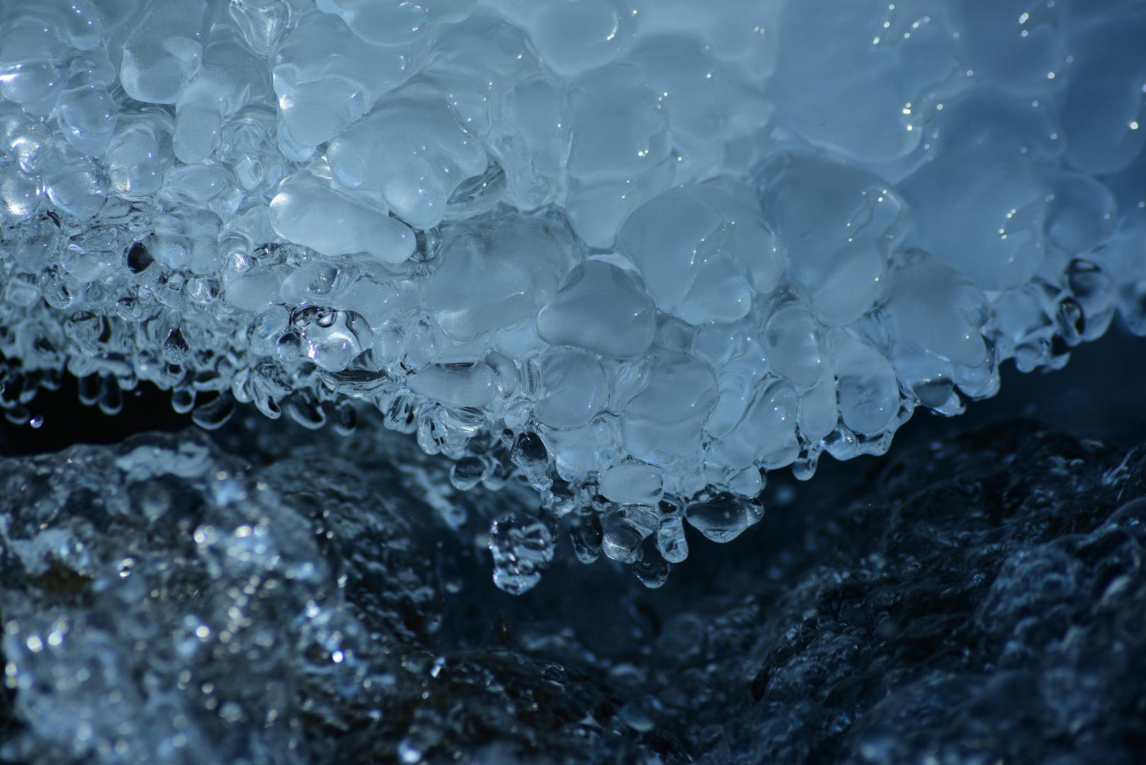 春天河流冰雪融化素材视频的预览图