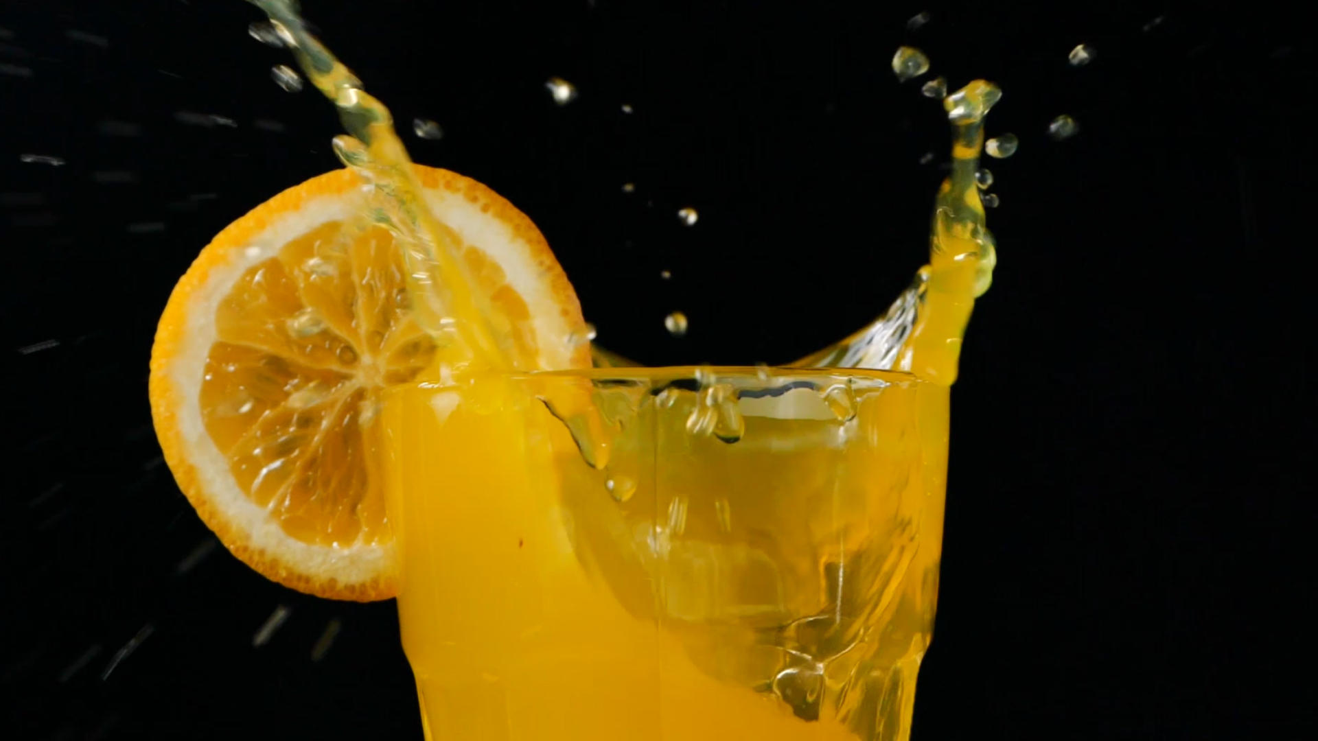 升格橙汁鲜榨橙汁现榨果汁视频的预览图