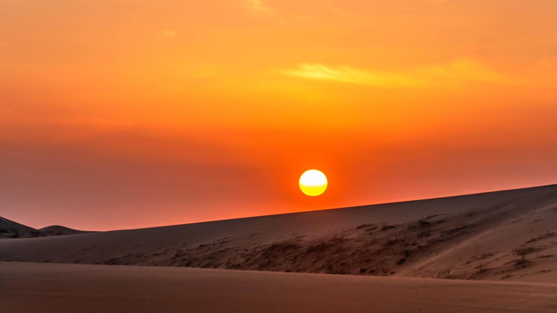 8K沙漠日落视频的预览图
