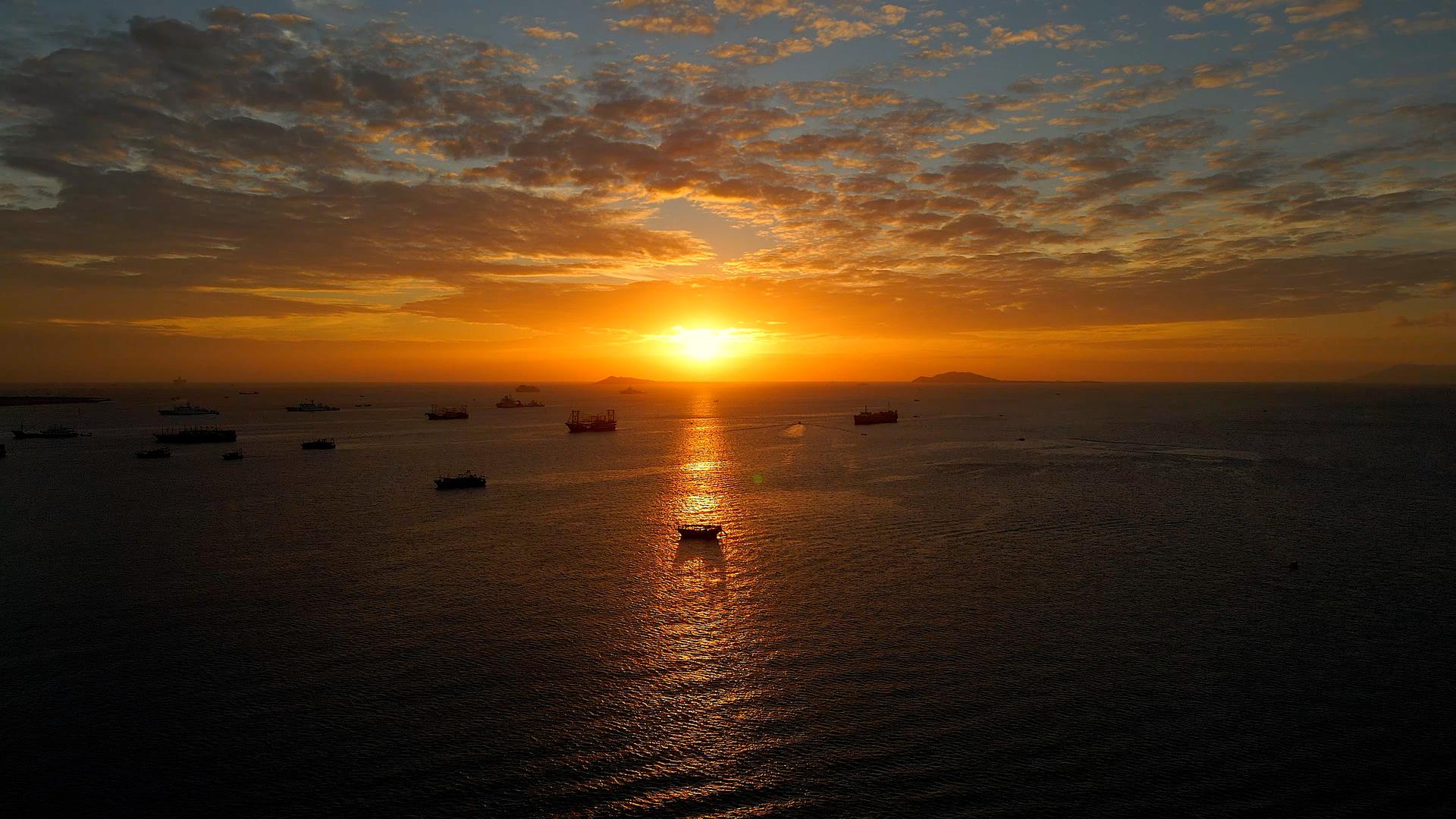4K大海日落夕阳时刻航拍视频的预览图