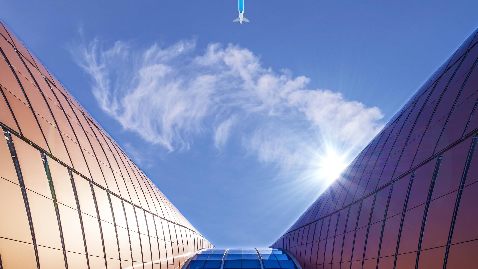 4k北京大兴机场飞机头顶飞过视频的预览图