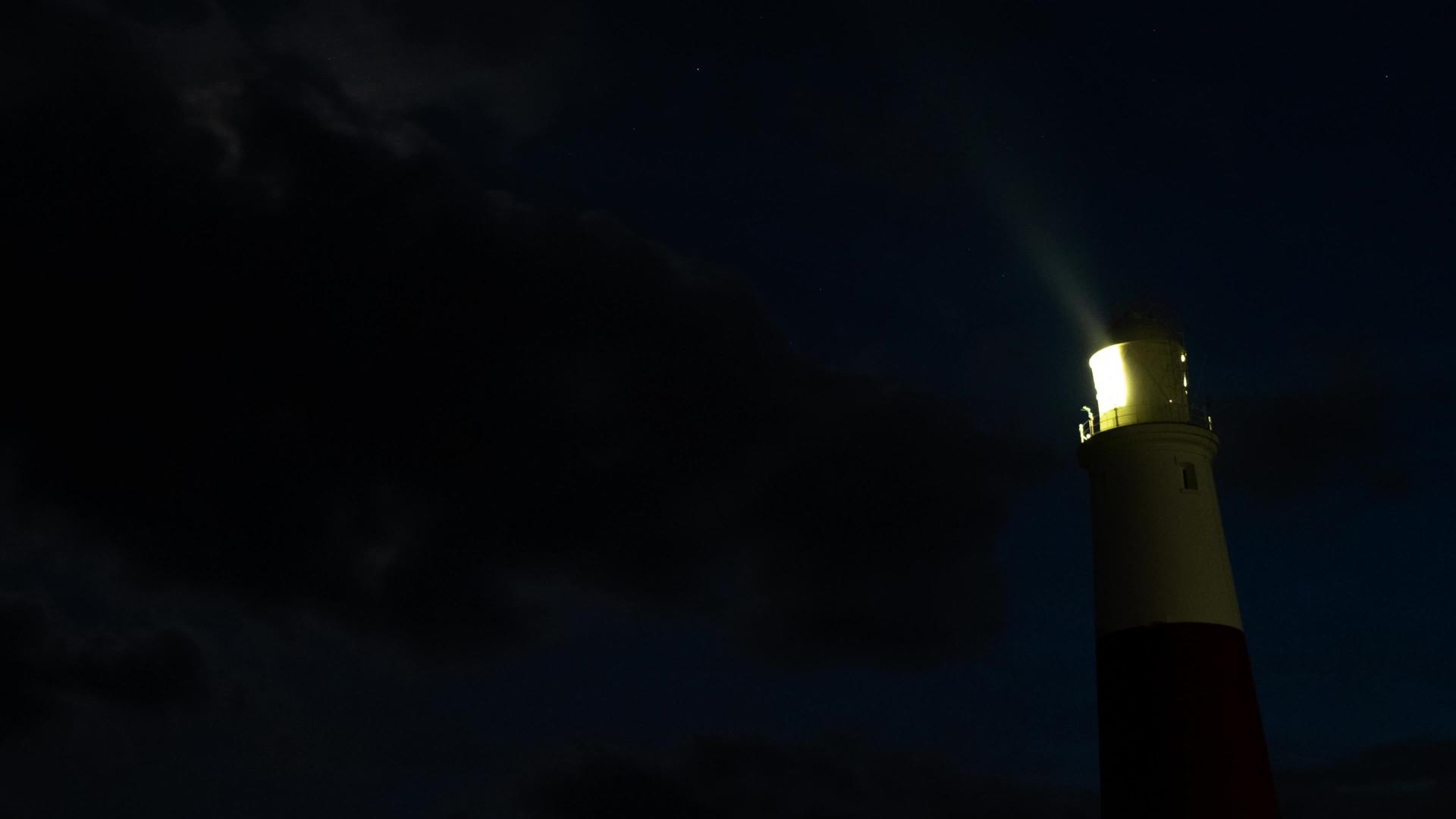 夜灯塔倒塌时间视频的预览图