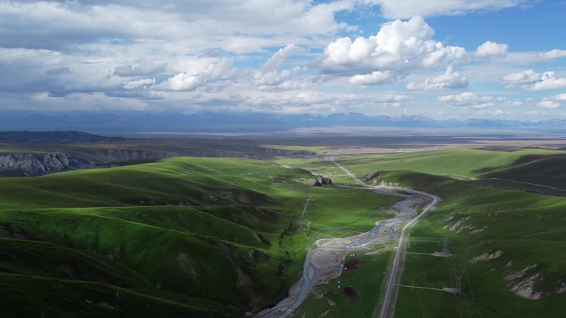 新疆伊犁大草原蓝天白云光影延迟视频的预览图