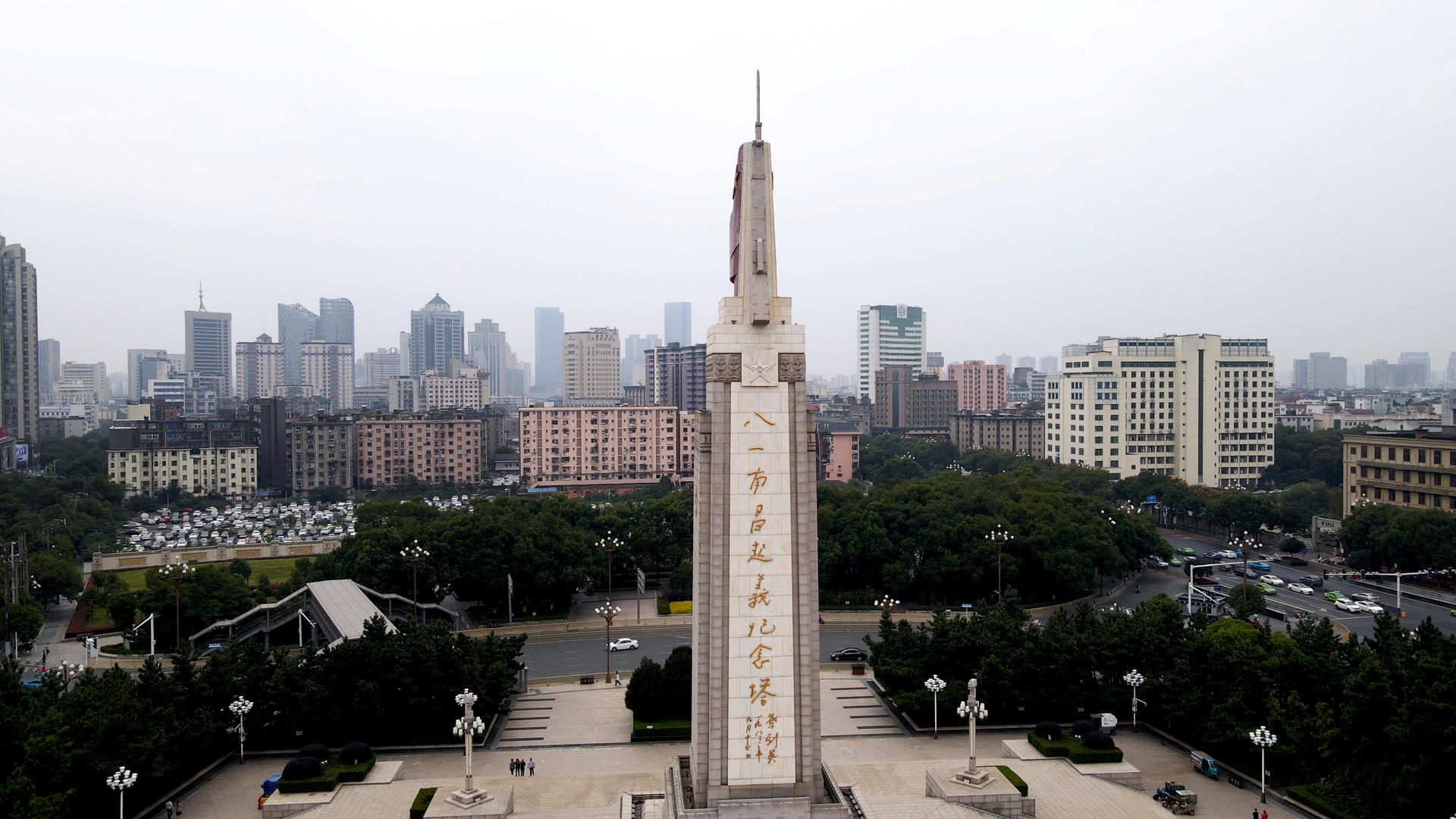 航拍南昌八一起义纪念碑视频的预览图